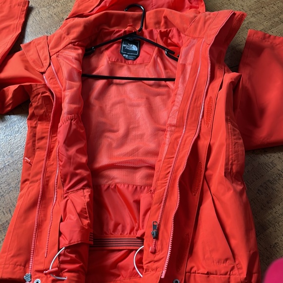 The North Face outer layer jacket (only) from tri-climate - Picture 5 of 10